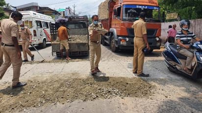 ട്രാഫിക് പൊലീസ് മുന്നിട്ടിറങ്ങി; താമരശ്ശേരി ദേശീയപാതയിലെ അപകടക്കുഴി ഇല്ലാതായി
