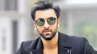 উদ্দাম সেক্সের সময় পাগলের মতোন এটা খোঁজেন রণবীর, কীভাবে শান্ত করেন আলিয়া জানেন ?