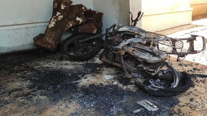 വയനാട് നിര്‍ത്തിയിട്ട ബൈക്ക് കത്തി നശിച്ചു; കമ്പളക്കാട് സ്റ്റേഷന്‍ പരിധിയിലെ രണ്ടാമത്തെ സംഭവം