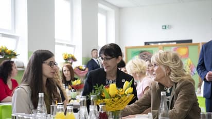 रूस से जंग के बीच यूक्रेन पहुंची अमेरिकी राष्ट्रपति की पत्नी जिल बाइडेन, जेलेंस्की की वाइफ से मुलाकात