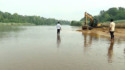 പമ്പ നദിയിൽ നിന്ന് മണൽ കടത്താനുള്ള ശ്രമം നാട്ടുകാർ തടഞ്ഞു
