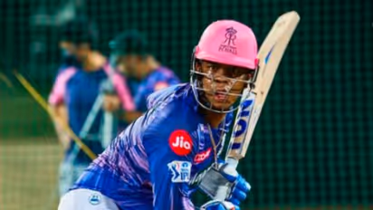 IPL 2022 : ഷിംറോണ് ഹെറ്റ്മയേര് നാട്ടിലേക്ക് മടങ്ങി; പ്ലേ ഓഫിന് മത്സരിക്കുന്ന രാജസ്ഥാന് റോയല്സിന് തലവേദന