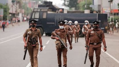 அரசுக்கு எதிராக வலுக்கும் போராட்டம்... இலங்கையில் மீண்டும் ஊரடங்கு அமல்!!