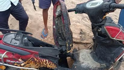 కరీంనగర్ జిల్లాలో పేలిన ఎలక్ట్రిక్ బైక్ బ్యాటరీ.. చార్జింగ్ పెట్టిన కొద్దిసేపటికే..