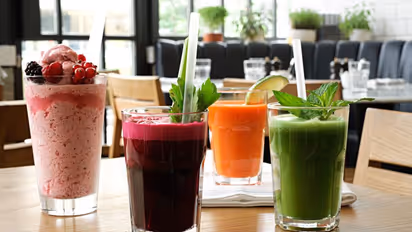 സ്മൂത്തികൾ പതിവായി കഴിക്കുന്നവരാണോ ? ന്യൂട്രീഷ്യനിസ്റ്റ് പറയുന്നത് 