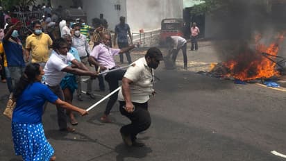 ശ്രീലങ്കയിൽ കലാപം: അഞ്ച് പേർ കൊല്ലപ്പെട്ടു, 150 ലേറെ പേർക്ക് പരിക്ക്; പ്രധാനമന്ത്രിയുടെ വസതിക്കടക്കം തീയിട്ടു