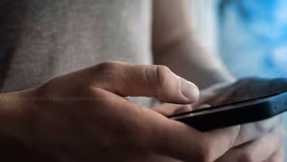 14 வயது பள்ளி மாணவன் கழுத்தை அறுத்துக் கொண்டு தற்கொலை.. தாய் கதறல்.. என்ன காரணம் தெரியுமா?