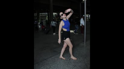 ব্রা ছাড়া পোশাকে চুঁইয়ে পড়ছে যৌনতা, অনাবৃত উরুতে নয়, উরফির নোংরা কালো পা দেখে চমকে গেল নেটিজেনরা