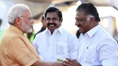 மோடி சொல்லியே கேட்காத எடப்பாடி பழனிச்சாமி.. வழக்குகளை ரத்து செய்வதற்காக திமுகவுடன் பேரம்.. பகீர் தகவல்.  