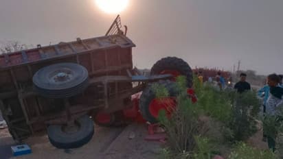 राजस्थान में भयानक एक्सीडेंट : पलक झपकते ही आ गई मौत, सड़क पर बिखरीं लाशें, कांप उठे लोग 