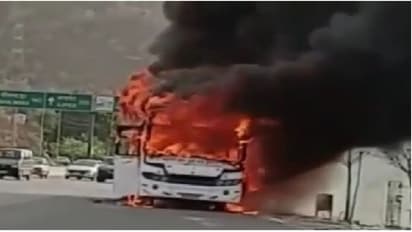 राजस्थान के उदयपुर में द बर्निंग बस: नींद में थीं 50 सवारियां, तभी चलती बस में लगी भीषण आग, चीखते हुए कूदे लोग