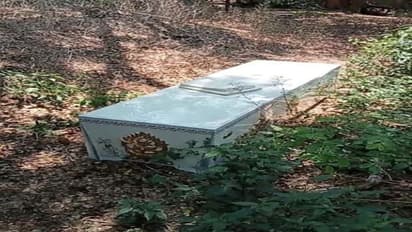 21 साल तक पत्नी के मृत शरीर के साथ रहा, फिर खुद पहुंंचा अफसरों के पास और बताई हैरान करने वाली बात, देखिए Video