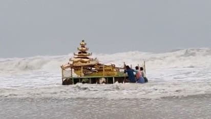 অশনিকাণ্ড অন্ধ্র উপকূলে ? মায়ানমার-থাইল্যান্ড- মালয়েশিয়া, কোন দেশ থেকে ভেসে এল এই রথের মতো চূড়া