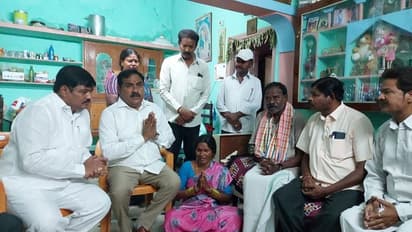 జర్మనీలో ప్రమాదం.. కడారి అఖిల్ కుటుంబాన్ని పరామర్శించిన ఎర్రబెల్లి.. 