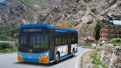 मनाली से रोहतांग दर्रे के लिए इलेक्ट्रिक बसों का परिचालन फिर से शुरु, एक सीट के देने होंगे इतने रुपए