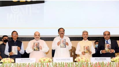 'മോദി@20 ഡ്രീംസ് മീറ്റ് ഡെലിവറി' മോദിയുടെ 20 വർഷത്തെ ജീവിതം, പുസ്തകം പ്രകാശനം ചെയ്തു