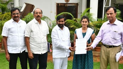 టీఎస్ఎస్పీడీసీఎల్లో చరిత్ర సృష్టించిన యువతి.. లైన్ ఉమెన్గా ఉద్యోగం (వీడియో)