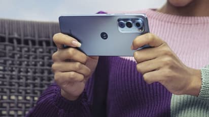 Motorola Edge 30: इंडिया में लॉन्च हुआ दुनिया का सबसे पतला 5G स्मार्टफोन, देखिए कीमत और फीचर्स 