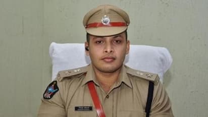 సముద్రంలో చిక్కుకున్న జాలర్లు సురక్షితం.. వేటకు వెళ్లకూడదని హెచ్చరికలు