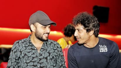 Don FDFS : கேங்காக தியேட்டருக்கு சர்ப்ரைஸ் விசிட் அடித்த டான் படக்குழு.... வைரலாகும் டான் FDFS கிளிக்ஸ் 