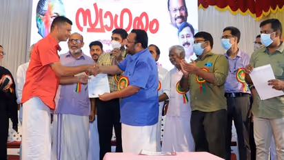 കൂടുതല് സ്മാര്ട്ട് ആയി കേരളവും റവന്യൂ വകുപ്പും; ഇനി വിതരണം ചെയ്യുക ഇ - പട്ടയങ്ങള്