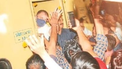 चिंतन शिविर से पहले राजस्थान कांग्रेस में गुटबाजी, राहुल गांधी का स्वागत करने अलग-अलग पहुंचा गहलोत-पायलट खेमा