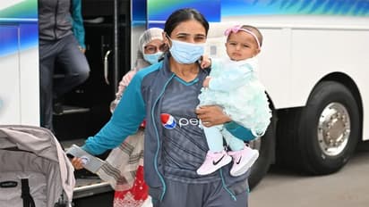 Commonwealth Games: पाक महिला कप्तान Bismah Maroof की बेटी को राष्ट्रमंडल खेल गांव में साथ ले जाने से इनकार