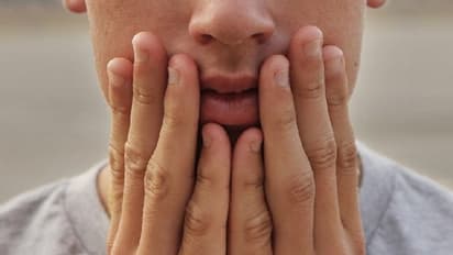 Hand Hygiene : കൈവിരലുകള് കൊണ്ട് എപ്പോഴും മുഖം തൊടല്ലേ...