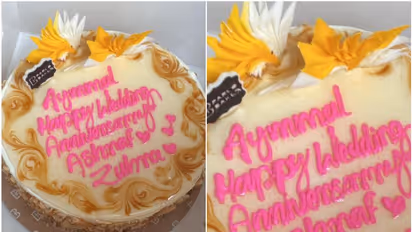 'അയ്മ്മേൽ വെഡ്ഡിംഗ് ആനിവേഴ്സറി'; ആശംസ വായിച്ച ദമ്പതിമാര്‍ ഞെട്ടി, കുറ്റ്യാടിയില്‍ വൈറലായ കേക്ക്...