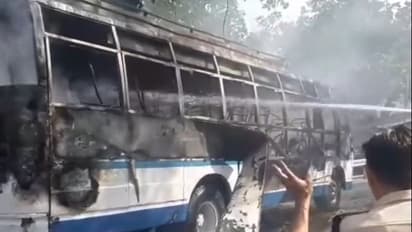 Bus Catches Fire ವೈಷ್ಣೋ ದೇವಿ ಯಾತ್ರಾರ್ಥಿಗಳು ತೆರಳುತ್ತಿದ್ದ ಬಸ್ಗೆ ಬೆಂಕಿ, 4 ಸಾವು, 22 ಮಂದಿ ಗಂಭೀರ!
