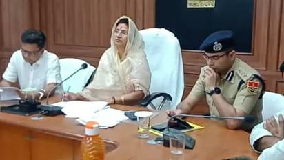 मंत्रीजी कर रहीं थी अधिकारियों संग मीटिंग, यातायात पुलिस ने काट दिया चालान... और फिर हुआ कुछ ऐसा कि...