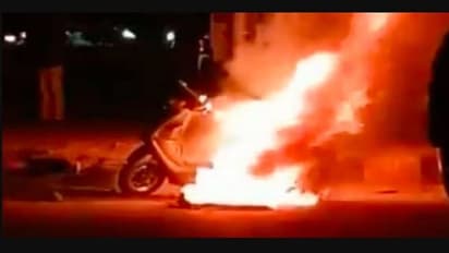 ఈ మంటలు ఎప్పుడు ఆగుతాయి?: హైదరాబాద్ లో కాలి  బూడిదైన మరో ఎలక్ట్రిక్ స్కూటర్..