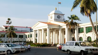 'അത്തപ്പൂക്കളം മാത്രമിടാം'; സെക്രട്ടറിയേറ്റിലെ ഓണാഘോഷങ്ങൾക്ക് നിയന്ത്രണം, ഓണം സുവനിയർ ഇറക്കുന്നതും പ്രതിസന്ധി