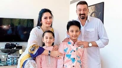 संजय दत्त को मुंबई में अकेला छोड़ बच्चों संग दुबई क्यों चली गईं उनकी पत्नी मान्यता, एक्टर ने बता दी असली वजह