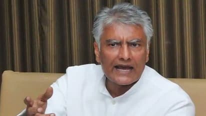 पंजाब कांग्रेस के पूर्व प्रमुख सुनील जाखड़ ने छोड़ी पार्टी, चरणजीत चन्नी की आलोचना के बाद मिला था नोटिस