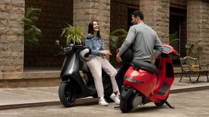 Ola S1Pro यूजर ने की शिकायत, रिवर्स गियर में पकड़ी 50Km/h की रफ्तार, राइडर का टूटा हाथ