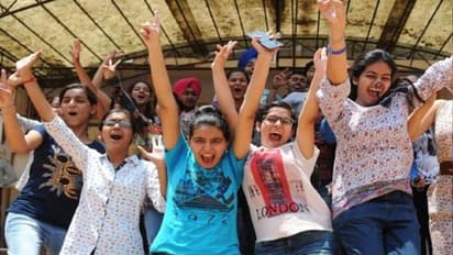 CGBSE Result 2022: छत्तीसगढ़ रिजल्ट में लड़कियों ने मारी बाजी, 10वीं टॉपर 5 में 4 बेटियां, देखें टॉपर्स लिस्ट