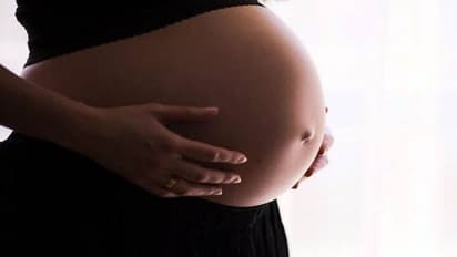 গর্ভাবস্থায় কিভাবে ঘুমনো উচিত, জেনে নিন কি বলছেন বিশেষজ্ঞরা