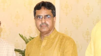 పిల్లవాడి కోసం డాక్టర్ గా మారిన త్రిపుర సీఎం.. సర్జరీ విజయవంతం..   