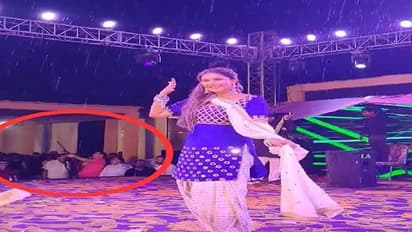 सपना चौधरी के जितने ठुमके उतनी ठांय-ठांय, इससे पहले हुई थी गंदी हरकत, देखें वीडियो