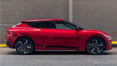 भारत में लॉन्च होने से पहले अलग-अलग कलर वेरिएंट में नजर आई Kia EV6 इलेक्ट्रिक कार, देखें शानदार लुक