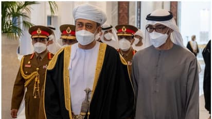 ശൈഖ് ഖലീഫയുടെ മരണത്തിൽ അനുശോചനമറിയിക്കാന് നേരിട്ടെത്തി ഒമാൻ സുൽത്താൻ