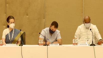 இனி ஒரு குடும்பம் ஒரு சீட்டு.. காங்கிரஸ் கட்சி எடுத்த அதிரிபுதிரி முடிவு.! ஆனால், ஒரு ட்விஸ்ட்..!