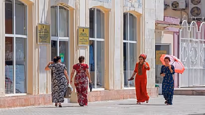 തുർക്മെനിസ്ഥാനിൽ സ്ത്രീകൾക്ക് ഇറുക്കമുള്ള വസ്ത്രം ധരിക്കുന്നതിന് വിലക്ക്? 