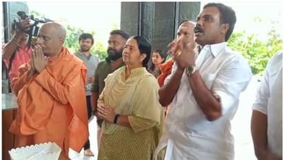 വര്ക്കല ശിവഗിരി സന്ദര്ശിച്ച് യുഡിഎഫ് സ്ഥാനാര്ത്ഥി; അനുഗ്രഹം തേടിയെത്തിയതെന്ന് ഉമ തോമസ്