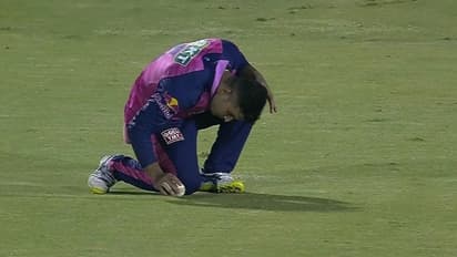 IPL 2022 : അറുബോറനോ റിയാന് പരാഗ്? തേഡ് അംപയറെ കളിയാക്കിയെന്ന് രൂക്ഷ വിമര്ശനം, ആഞ്ഞടിച്ച് ആരാധകര്