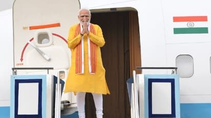 বুদ্ধপূর্ণিমায় নেপাল পৌঁছলেন মোদী, ভারতের প্রধানমন্ত্রীকে স্বাগত জানালেন শের বাহাদুর দেউবা