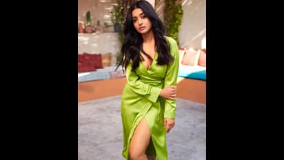 Meera Jasmine : இயக்குனருடன் நெருக்கமாக இருக்கும் போட்டோவை பதிவிட்டு ரசிகர்களுக்கு ஷாக் கொடுத்த மீரா ஜாஸ்மின்