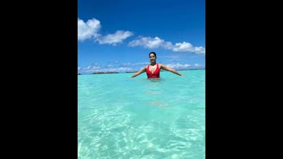 Raiza wilson : டூபீஸில் ஹாட் போஸ் கொடுத்து கிக் ஏற்றும் தமிழ் பிக்பாஸ் நடிகை - வைரலாகும் ரெட்ஹாட் போட்டோஸ்