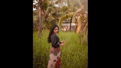 9 ಸಾವಿರ ರೂ. ಬೆಲೆಯ ಸ್ಕಾರ್ಫ್‌ನ ಲಂಗದ ರೀತಿ ಕಟ್ಟಿಕೊಂಡ ನಟಿ ಆಹಾನ ಕೃಷ್ಣ! 